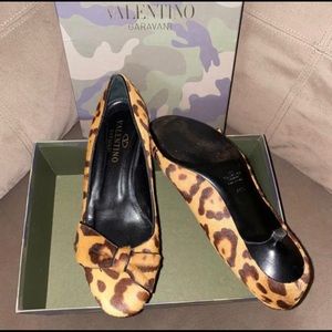 VALENTINO GARAVANI LEOPARD CALF HAIR UPPER PUMPS